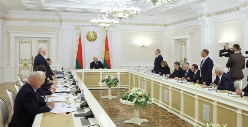 Будущее белорусской науки и работа НАН стали темой встречи у Александра Лукашенко