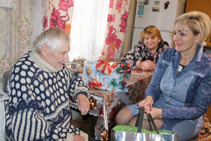 Депутат районного Совета депутатов Светлана Жамойтина в рамках Дня инвалидов посетила замещающие семьи