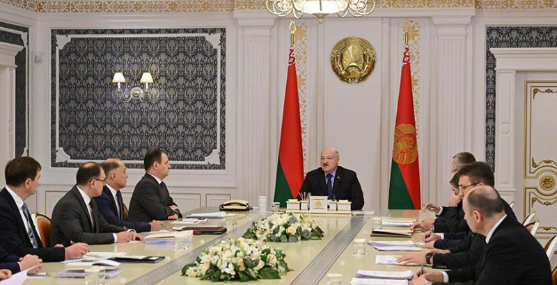 Что на повестке дня в СГ и в отношениях с Россией Александр Лукашенко сверился с белорусской делегацией