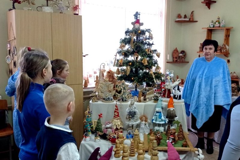 Фотафакт Выстава навагоднх сувенра адкрылася  Дзярэчыне