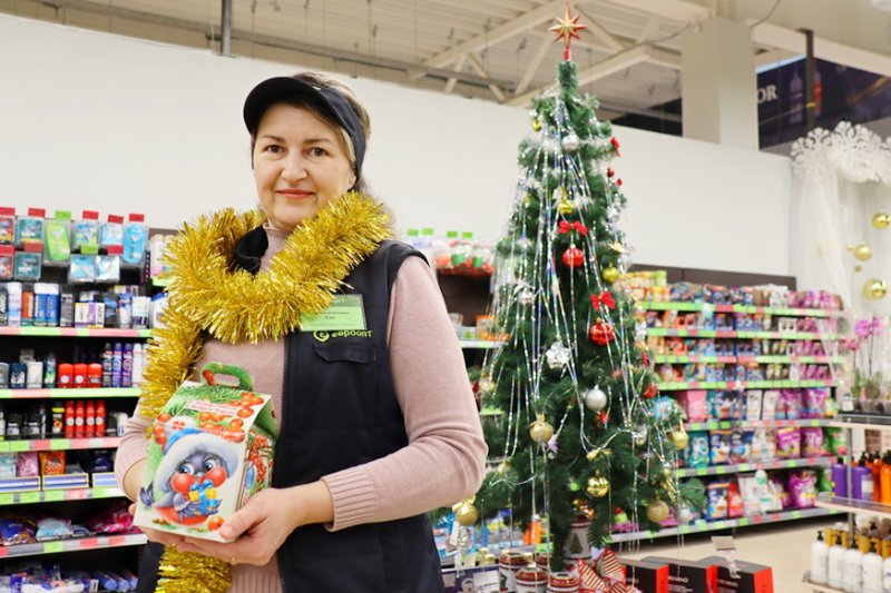 Как магазины Зельвы готовы к наступлению новогодних праздников