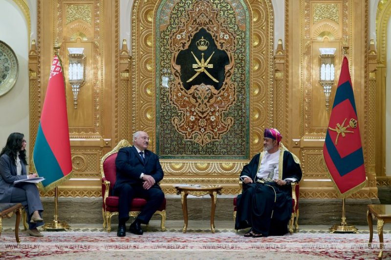 Лидеры Беларуси и Омана продолжили общение
