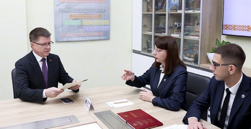 ЦИК принял документы для регистрации Александра Лукашенко кандидатом в Президенты Беларуси