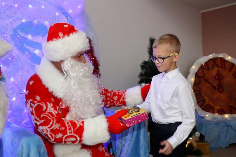 Детей со всей Зельвенщины пригласил на праздничную елку профсоюз работников АПК