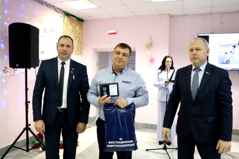 С Днём энергетика Лучшие работники Зельвенского РЭС отмечены наградами