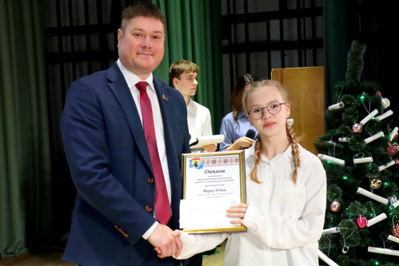 XIX встреча главы района с одаренными детьми и отличниками учебы собрала более  юных зельвенцев