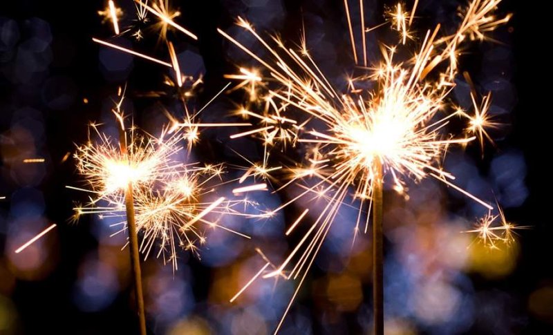 Можно ли в жилом здании использовать пиротехнические изделия ответили в МЧС