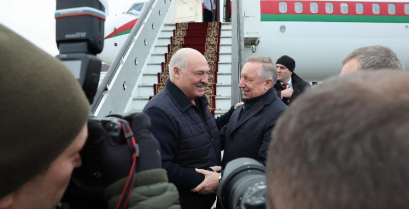 Александр Лукашенко прилетел в СанктПетербург где пройдут саммиты СНГ и ЕАЭС