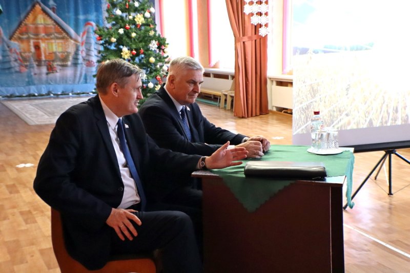 Депутат парламента Валентин Семеняко провел встречу с коллективом ДЦРР 