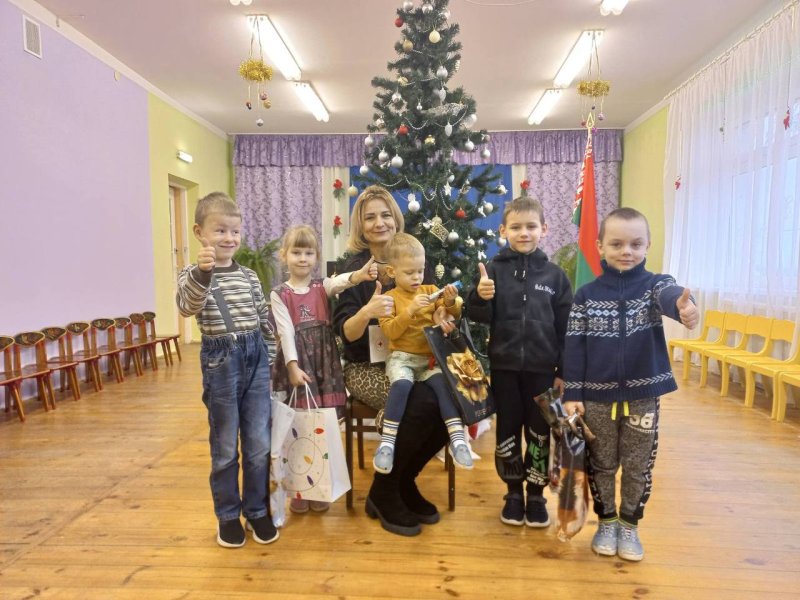 Ёлка желаний прошла в детских садах Зельвенского района