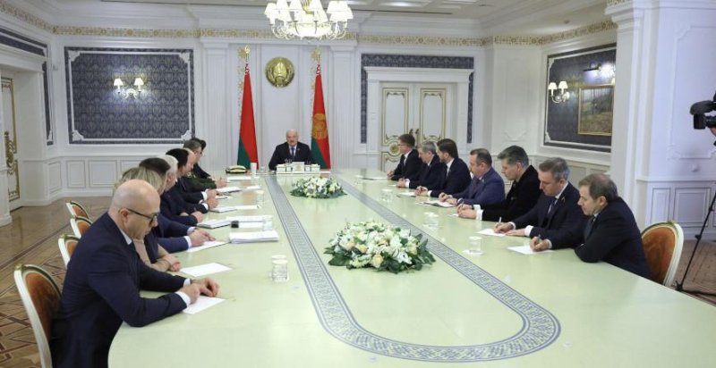 Главное  не агитация а обратная связь от народа Александр Лукашенко провел встречу с доверенными лицами