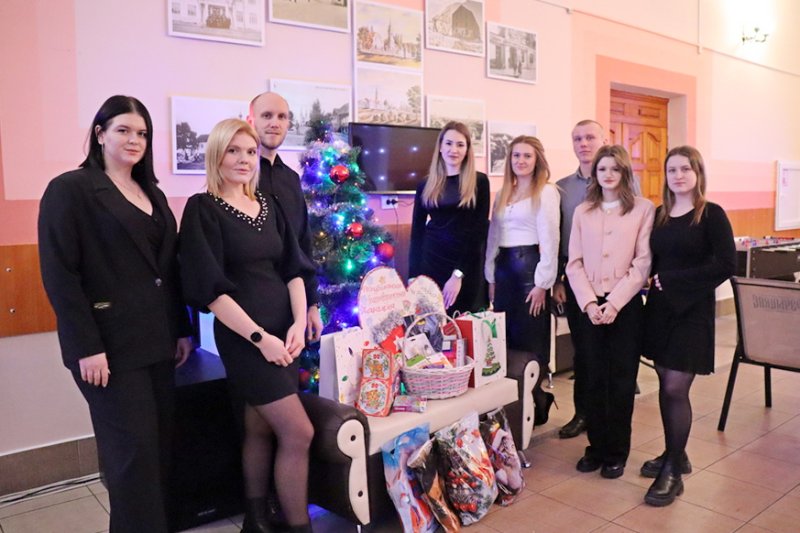 В Зельве состоялся молодёжный вечер Новогодний серпантин