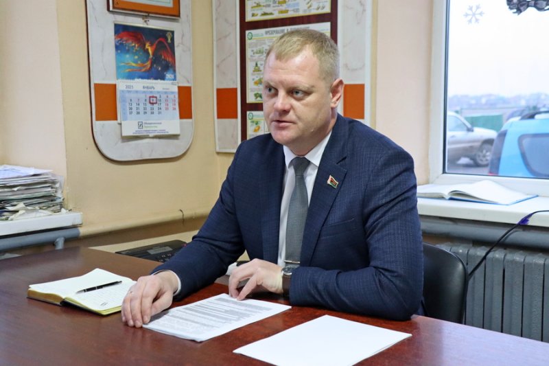 На Зельвенщине продолжаются встречи представителей районной власти с трудовыми коллективами на тему предстоящих выборов