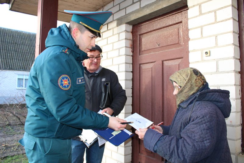 Профилактические службы района продолжают обследовать дома зельвенцев