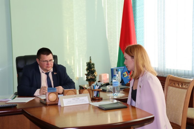 Прием граждан в Зельвенском райисполкоме провел Павел Ошурик