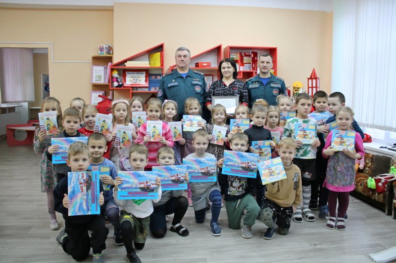 Зельвенский РОЧС принял участие в благотворительной акции Наши дети