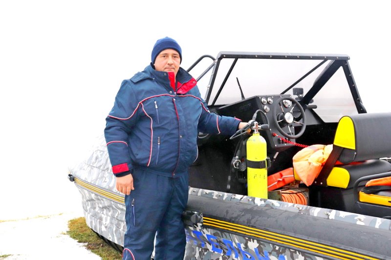 Полное погружение в службу В сплоченной команде зельвенских спасателей трудится водолаз Олег Боровой