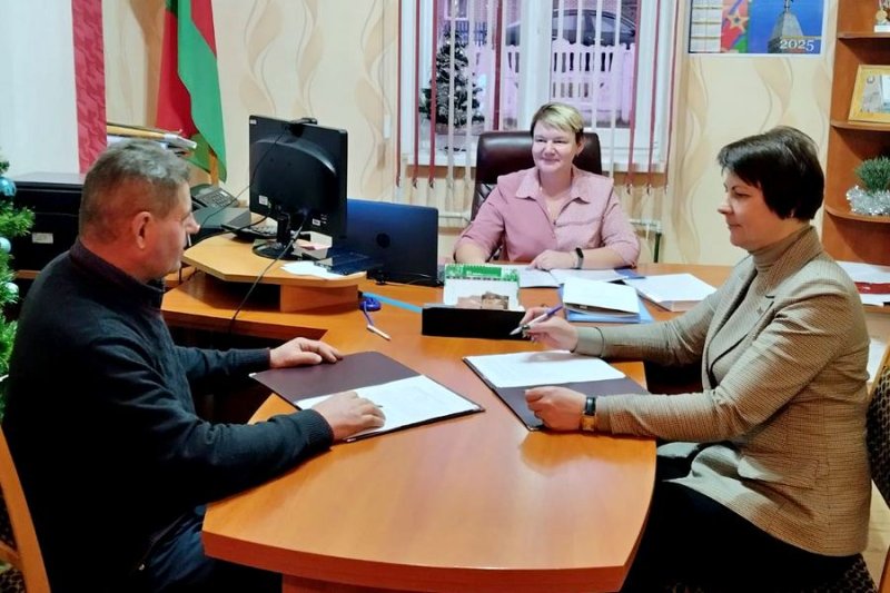 Выездной прием граждан в Каролинском сельисполкоме провела нотариус Наталья Данюк