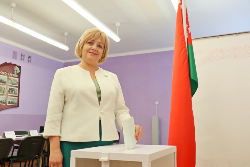 Мы должны сохранить то лучшее чего достигли за эти годы и не потерять то ценное что имеем Депутат областного Совета депутатов Елена Агей приняла