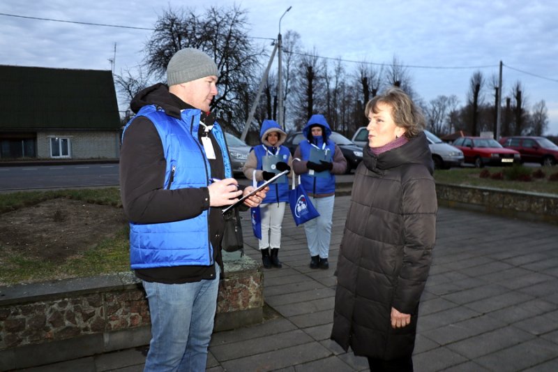 На выходе из Бородичского участка для голосования проводится опрос избирателей по методике экзитпол