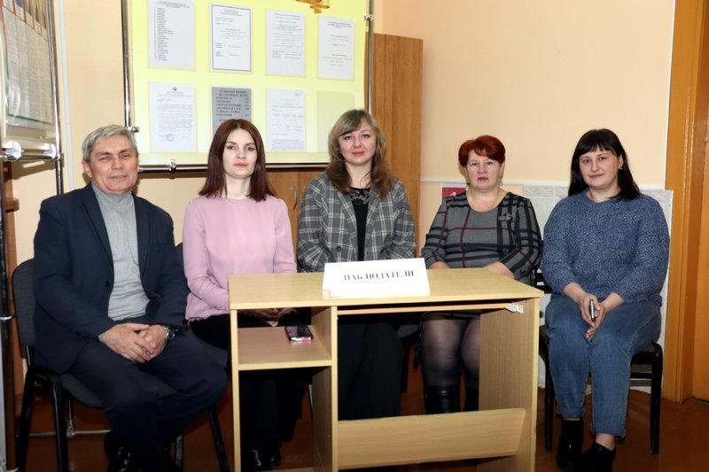 Голосуют с позитивным настроением Наблюдатель от профсоюза работников образования и науки поделилась мнением о ходе основного дня голосования