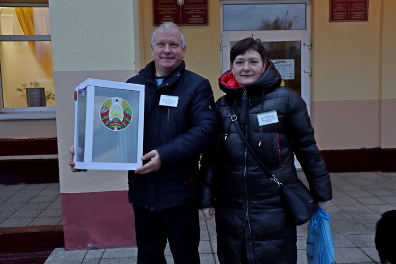 Фотофакт Члены Бородичской избирательной комиссии отправились к избирателям на дом