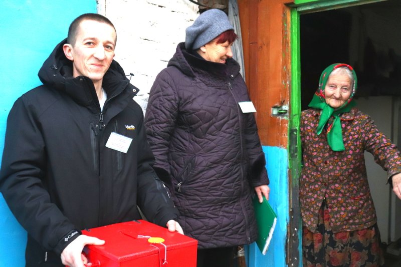 Комиссия Каролинского избирательного участка реализовала право голоса жителей отдаленных деревень