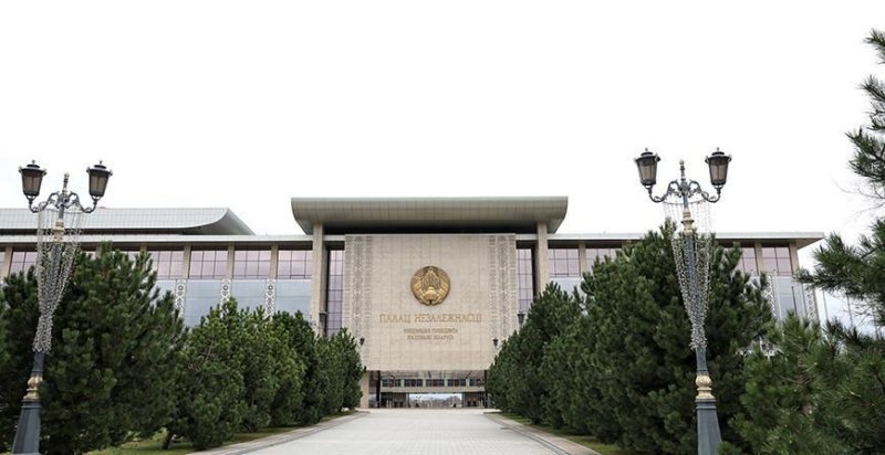 Александр Лукашенко на встрече с Сергеем Лебедевым на выборах стремились сделать все демократично чтобы и враг не прицепился