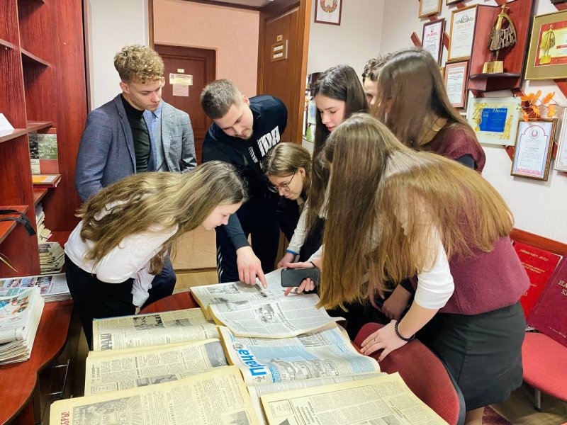 От первых выпусков до современных проектов В редакции побывали учащиеся Елковской средней школы