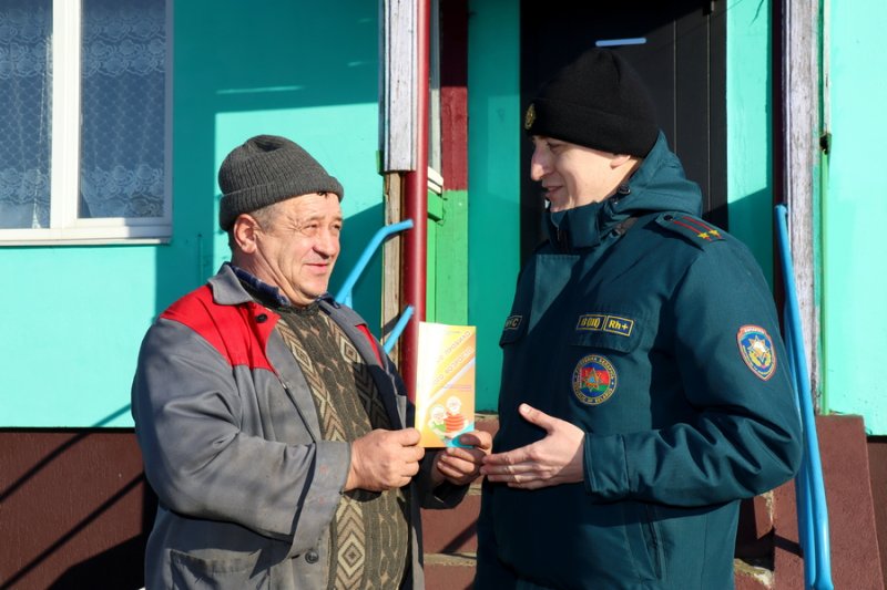 ФОТОФАКТ на Зельвенщине продолжается акция МЧС по предупреждению пожаров и гибели людей от них в жилищном фонде