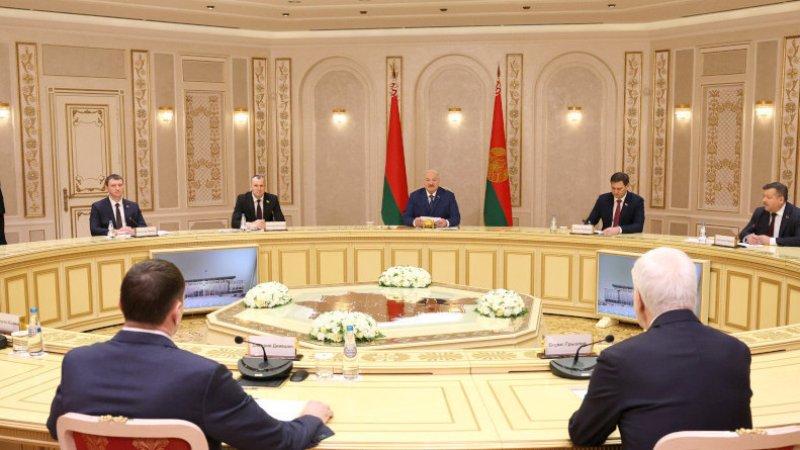 Александр Лукашенко Беларусь и Россия в состоянии решить актуальные вопросы которые стоят перед странами