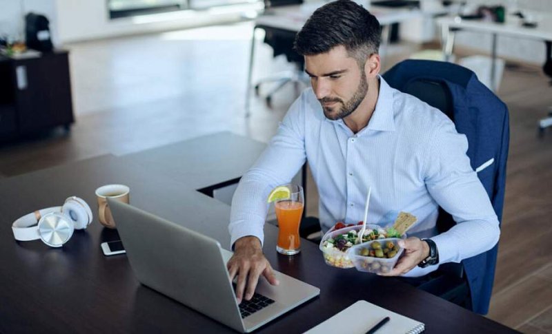 Можно ли обедать на рабочем месте Отвечает юрист