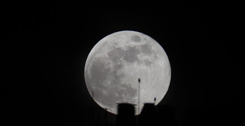 В ночном небе Беларуси можно наблюдать Снежную Луну