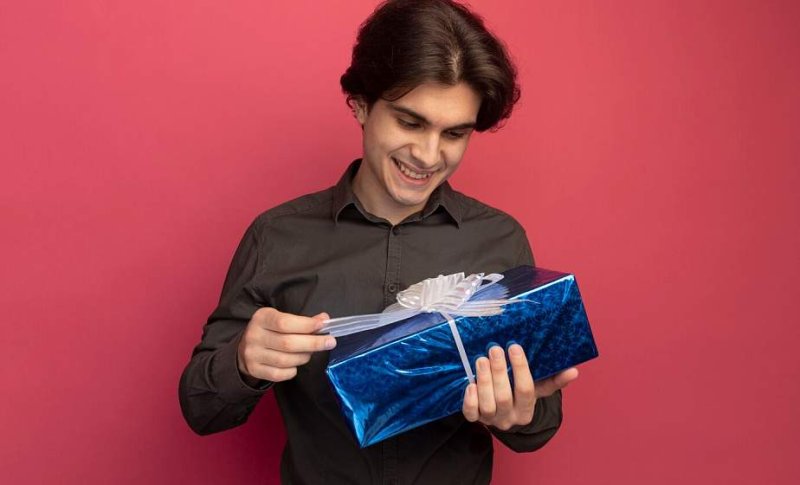 Ему понравится но это не точно Что дарить и что НЕ дарить на  февраля