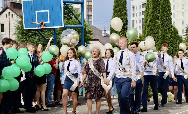 Когда в школах Беларуси прозвенят последние звонки
