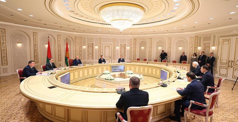 От авиастроения до строительства метро Александр Лукашенко предложил Свердловской области России развивать сотрудничество