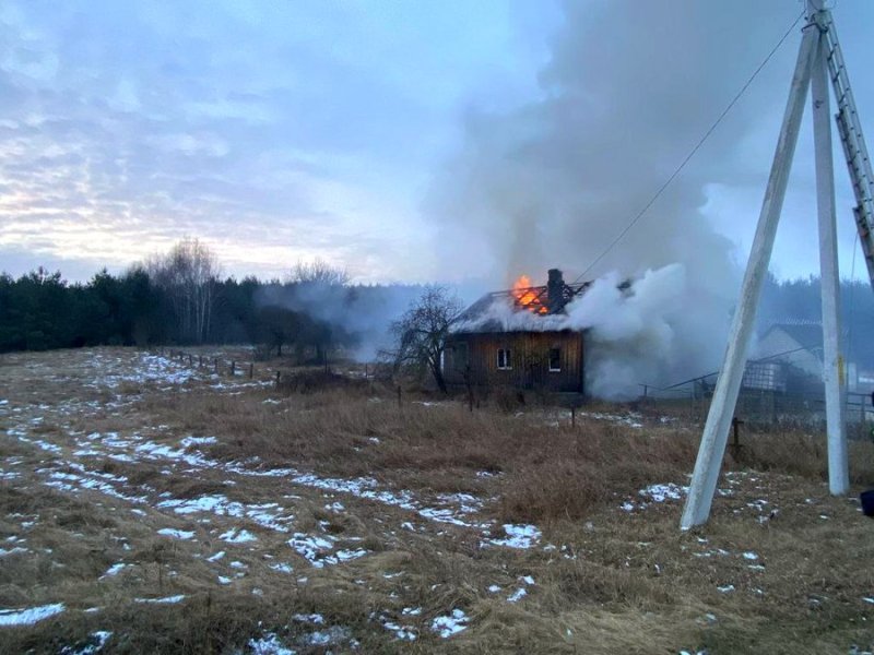 Человек остался без крыши над головой В Зблянах сгорел жилой дом