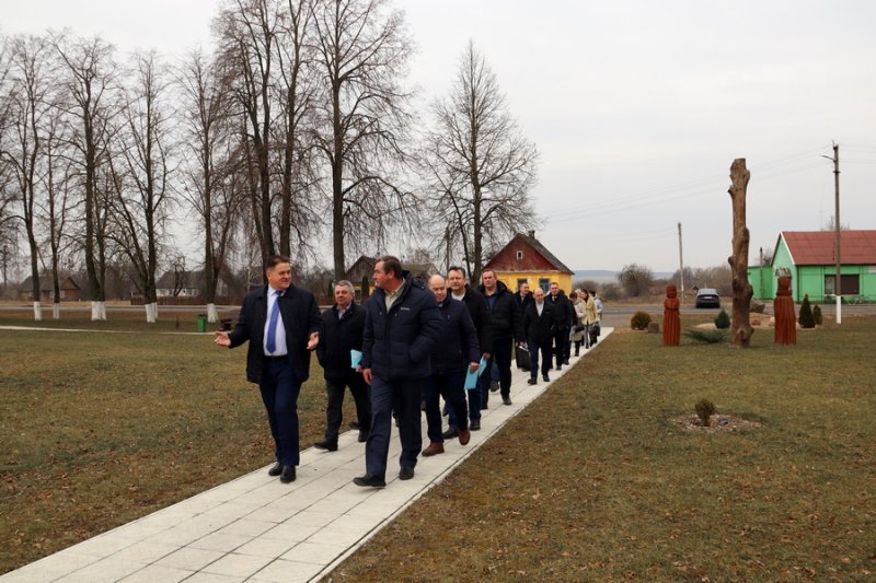 Перенять эффективный опыт работы На Зельвенщине прошел областной семинар по благоустройству сельских территорий