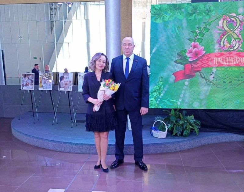 ФОТОФАКТ директор детской школы искусств Ольга Генюш приняла участие в торжественном приеме женщин с руководством области