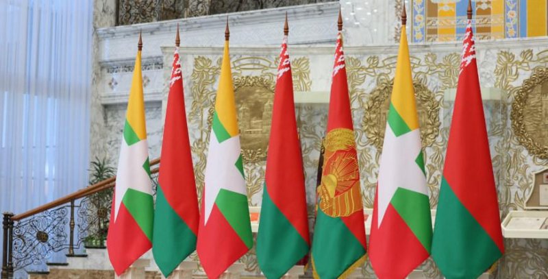 Встреча Александра Лукашенко и премьера Мьянмы Мин Аун Хлайна началась во Дворце Независимости