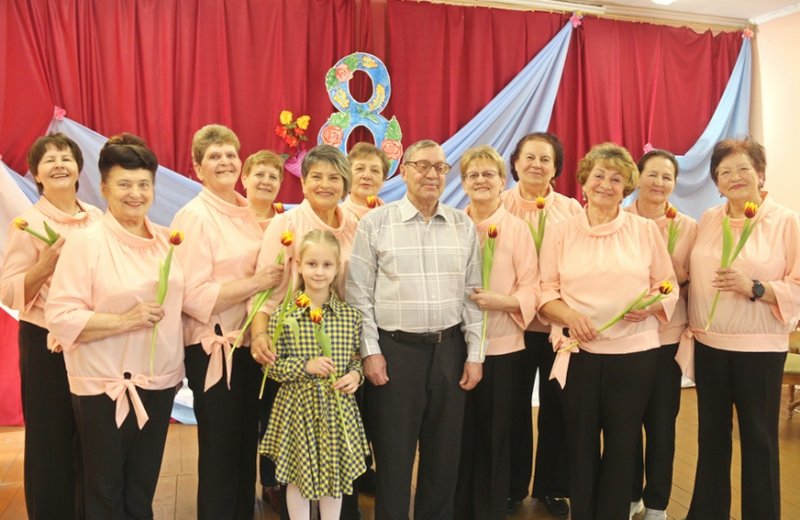 Пусть веселой песней звучат поздравления Сельчан поздравили посетители отделения для пожилых ЦСОН