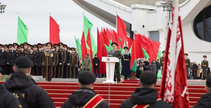 Единые и сплоченные как никогда Речь Александра Лукашенко на церемонии принесения клятвы военнослужащими