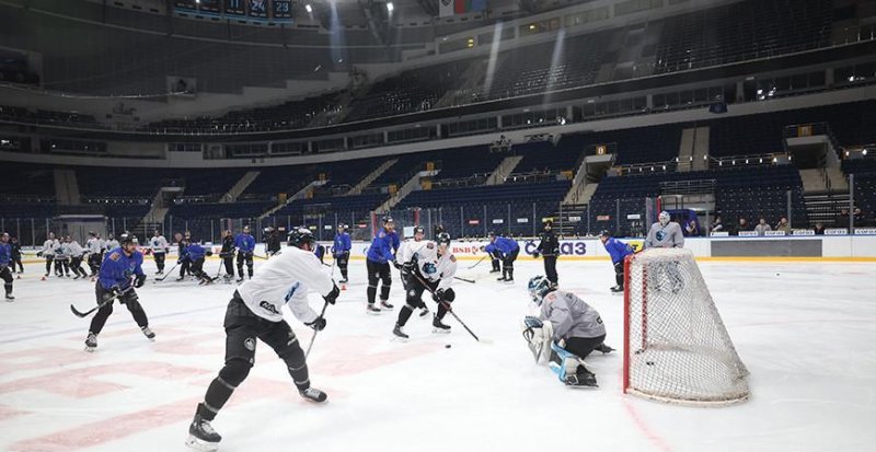 Александр Лукашенко посетил тренировку ДинамоМинск  поддержать зубров перед  финала Кубка Гагарина