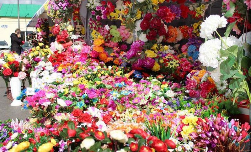 Почему пластиковые цветы нельзя нести на Радоницу