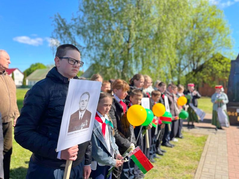 В Зельве продолжается автопробег Дорогами памяти в рамках акции Народное возложение