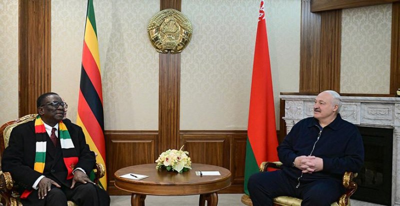 Александр Лукашенко проводил Президента Зимбабве в аэропорту