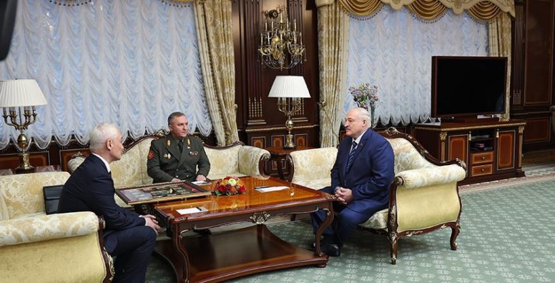 Александр Лукашенко о предстоящих военных учениях с Россией ни на кого нападать не собираемся