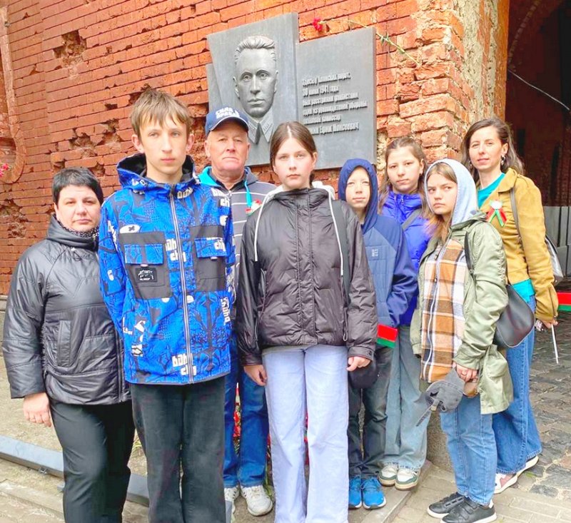 Это нельзя забыть Мижеричские школьники поклонились подвигу защитников Брестской крепости