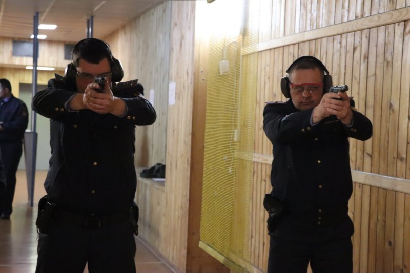 Звание Лучший участковый инспектор милиции области завоевал майор милиции Зельвенского РОВД Андрей Бекиш