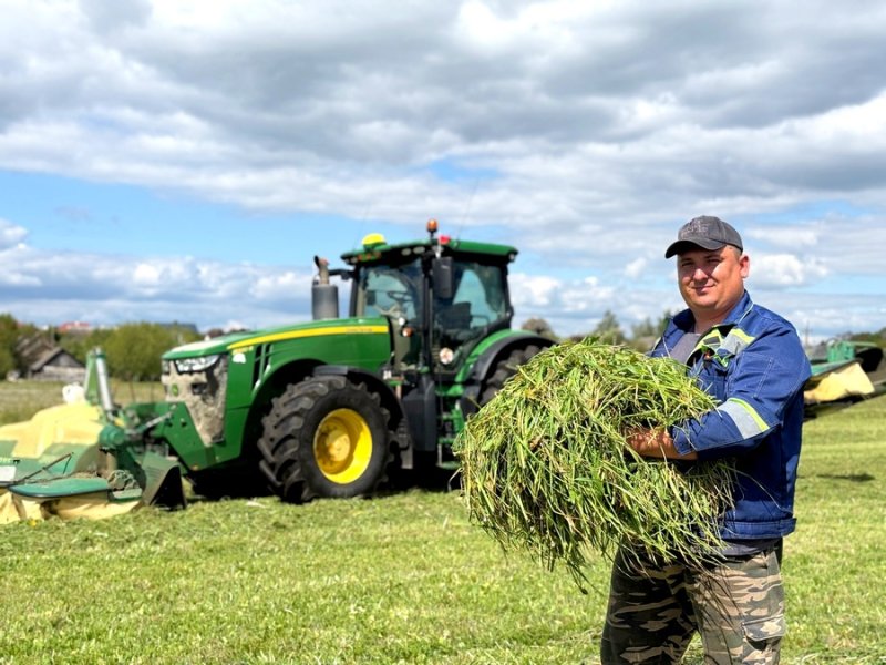 Аграрии СПК Сынковичи приступили к кормозаготовительной кампании